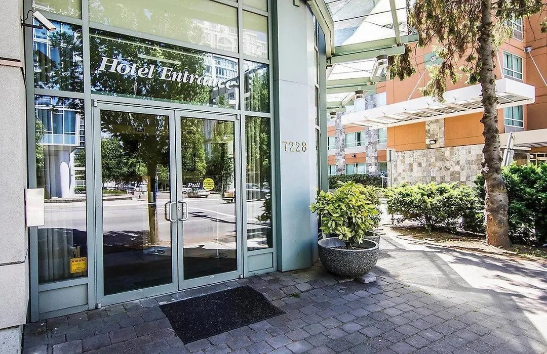 Comfort Hotel Vancouver Airport-1