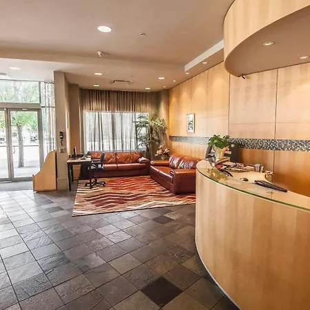 Comfort Hotel Vancouver Airport-3